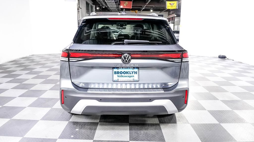 New 2025 Volkswagen Tiguan SE image 6
