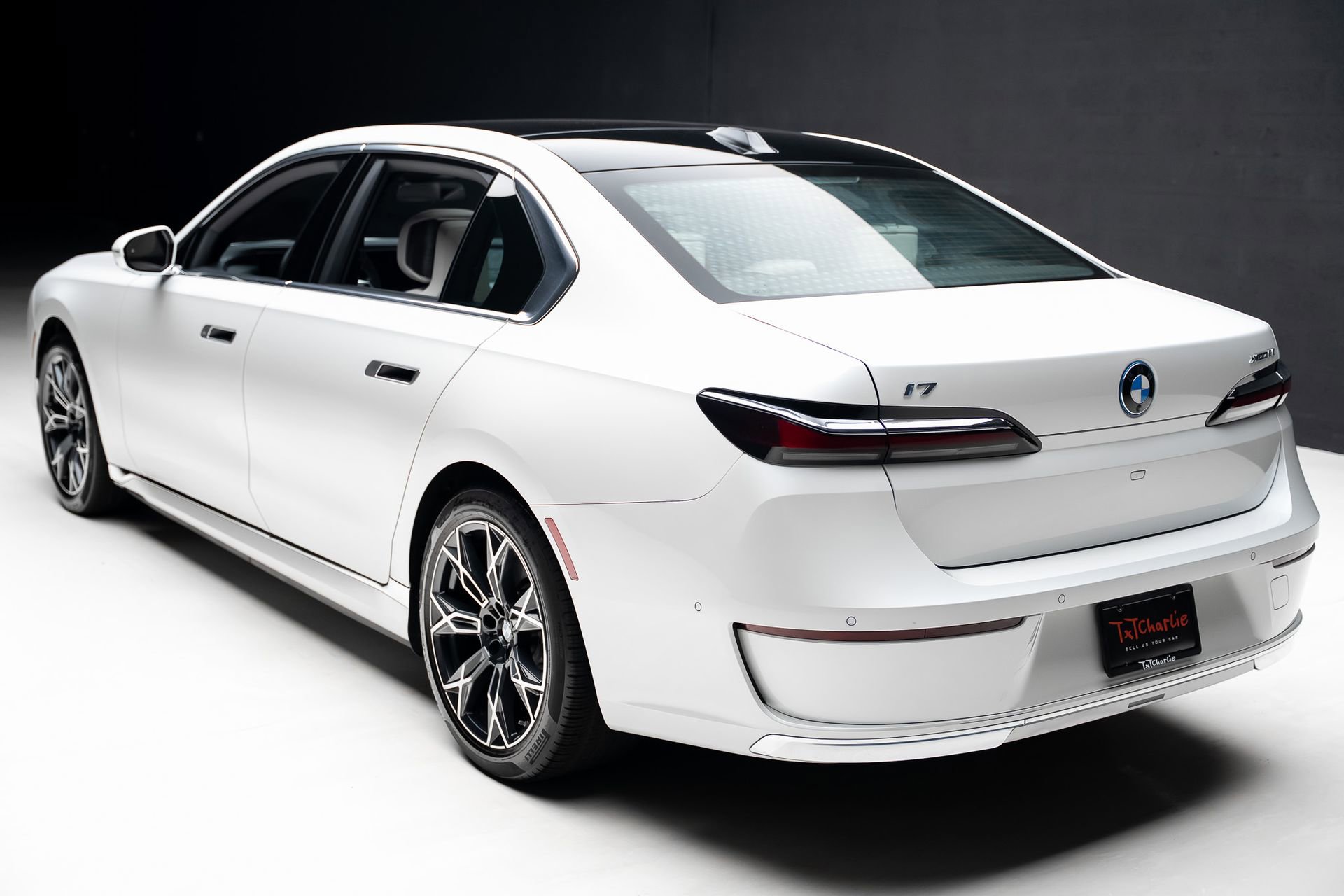 Used 2024 BMW i7 xDrive60 image 24