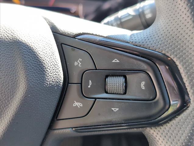 Used 2025 Chevrolet Trax LT FWD image 16