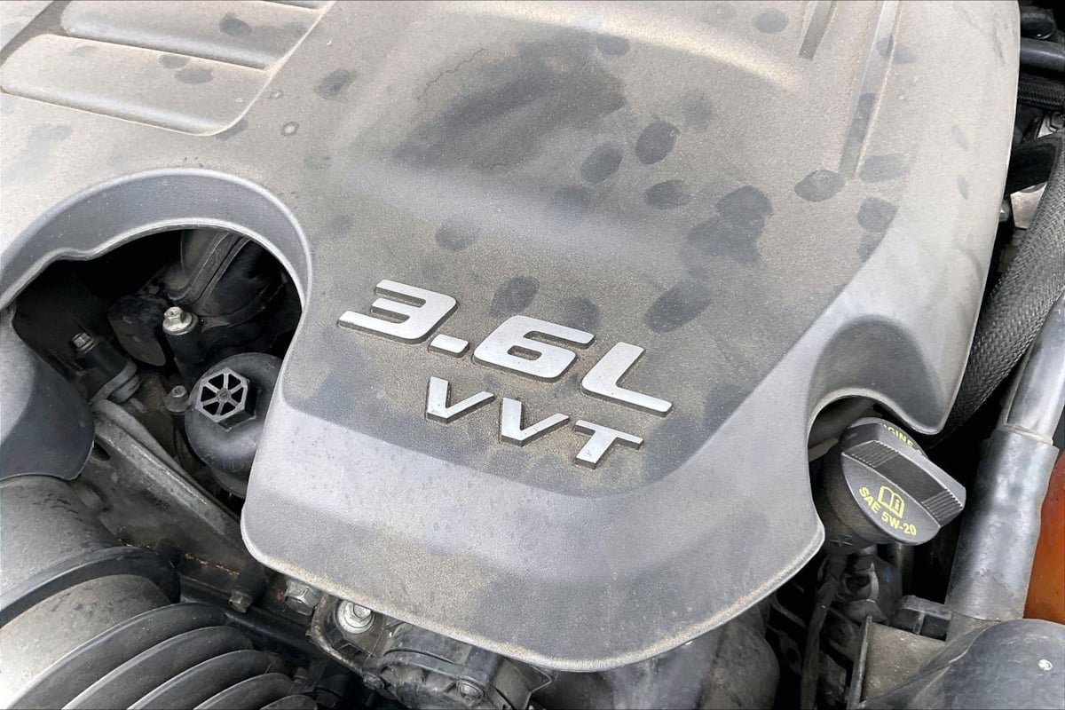 Used 2016 Dodge Challenger SXT RWD image 32