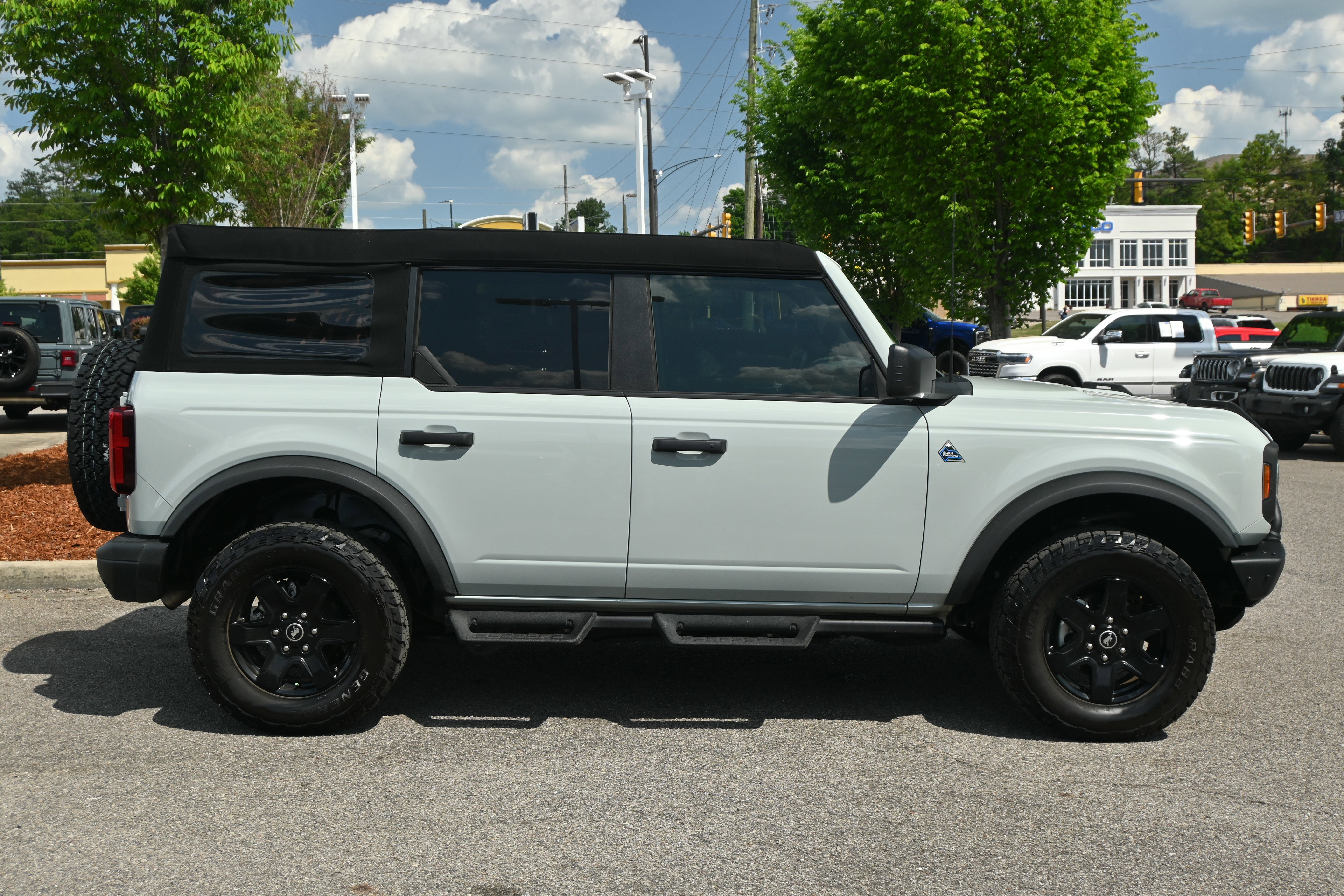 Used 2024 Ford Bronco Black Diamond AWD/4WD image 11