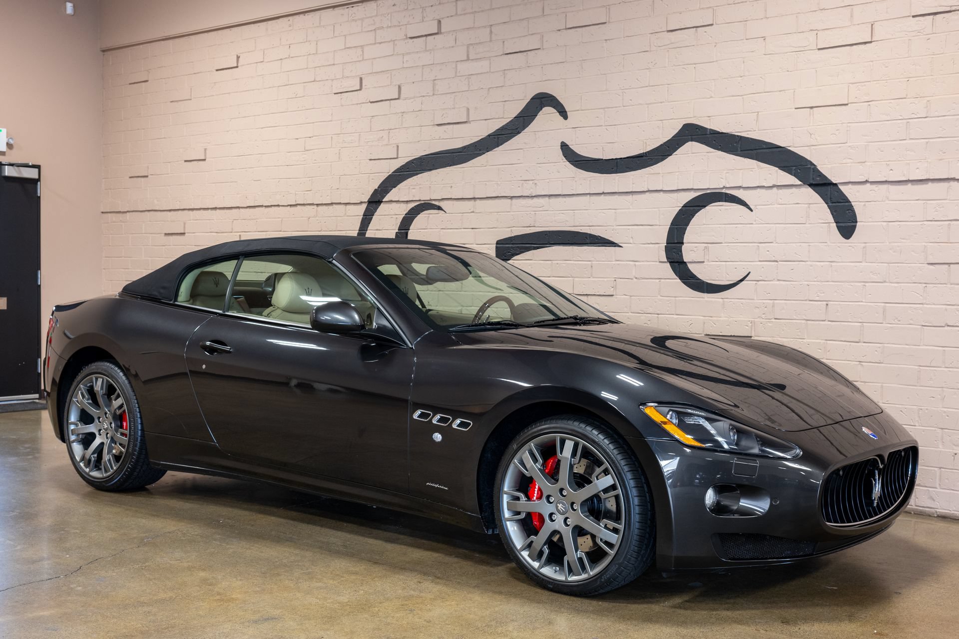 Used 2014 Maserati GranTurismo Convertible RWD image 2