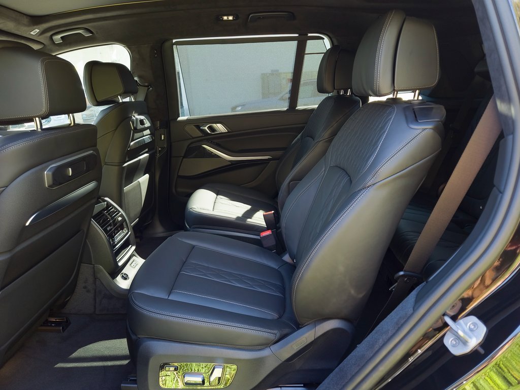 New 2026 BMW X7 M60i image 17