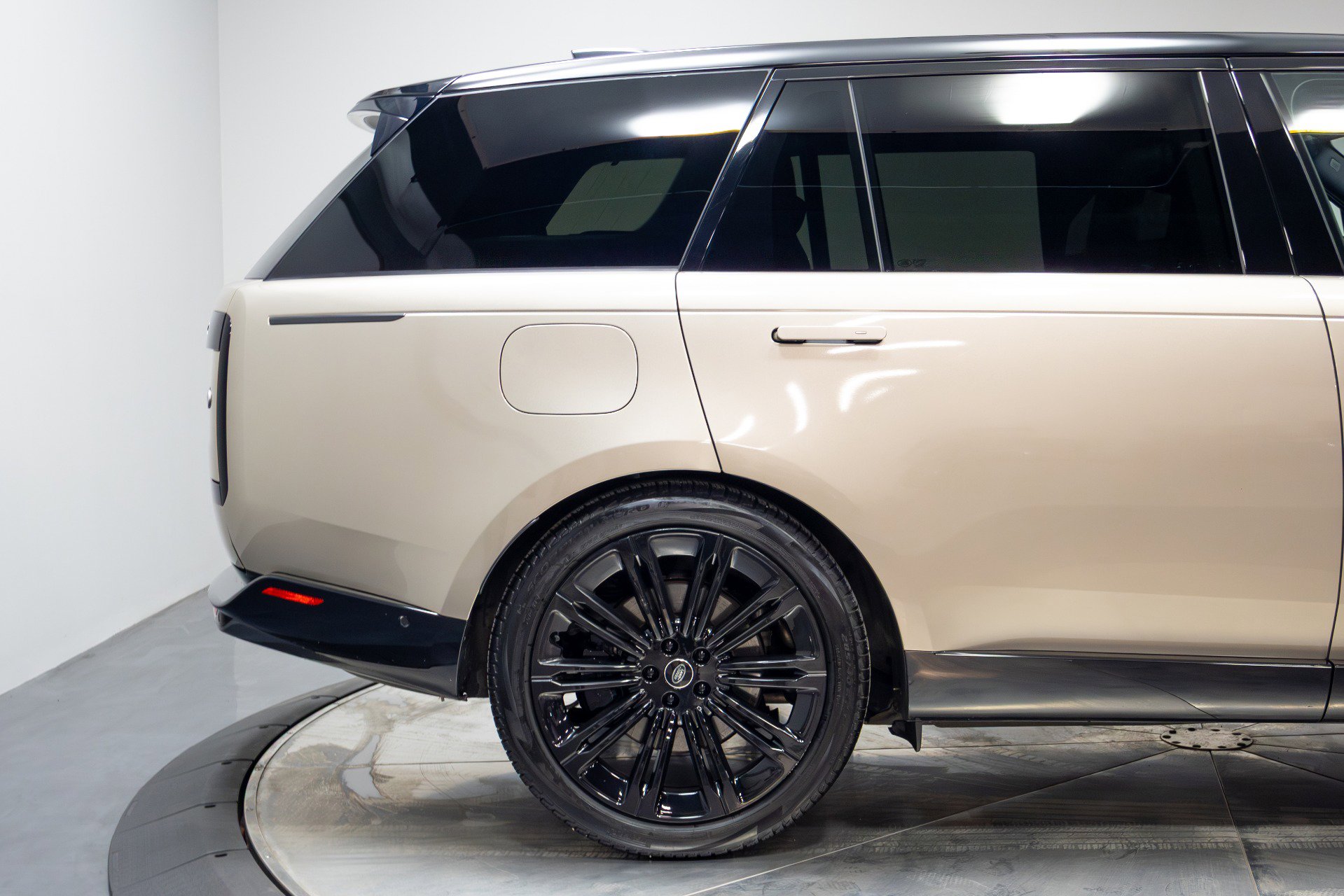Used 2023 Land Rover Range Rover Long Wheelbase Autobiography AWD/4WD image 18