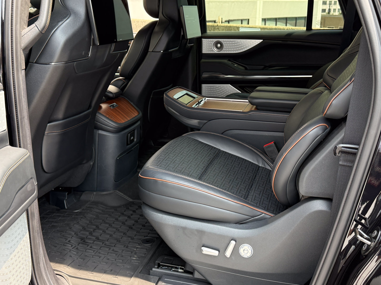 Certified 2025 Lincoln Navigator L Black Label AWD/4WD image 27