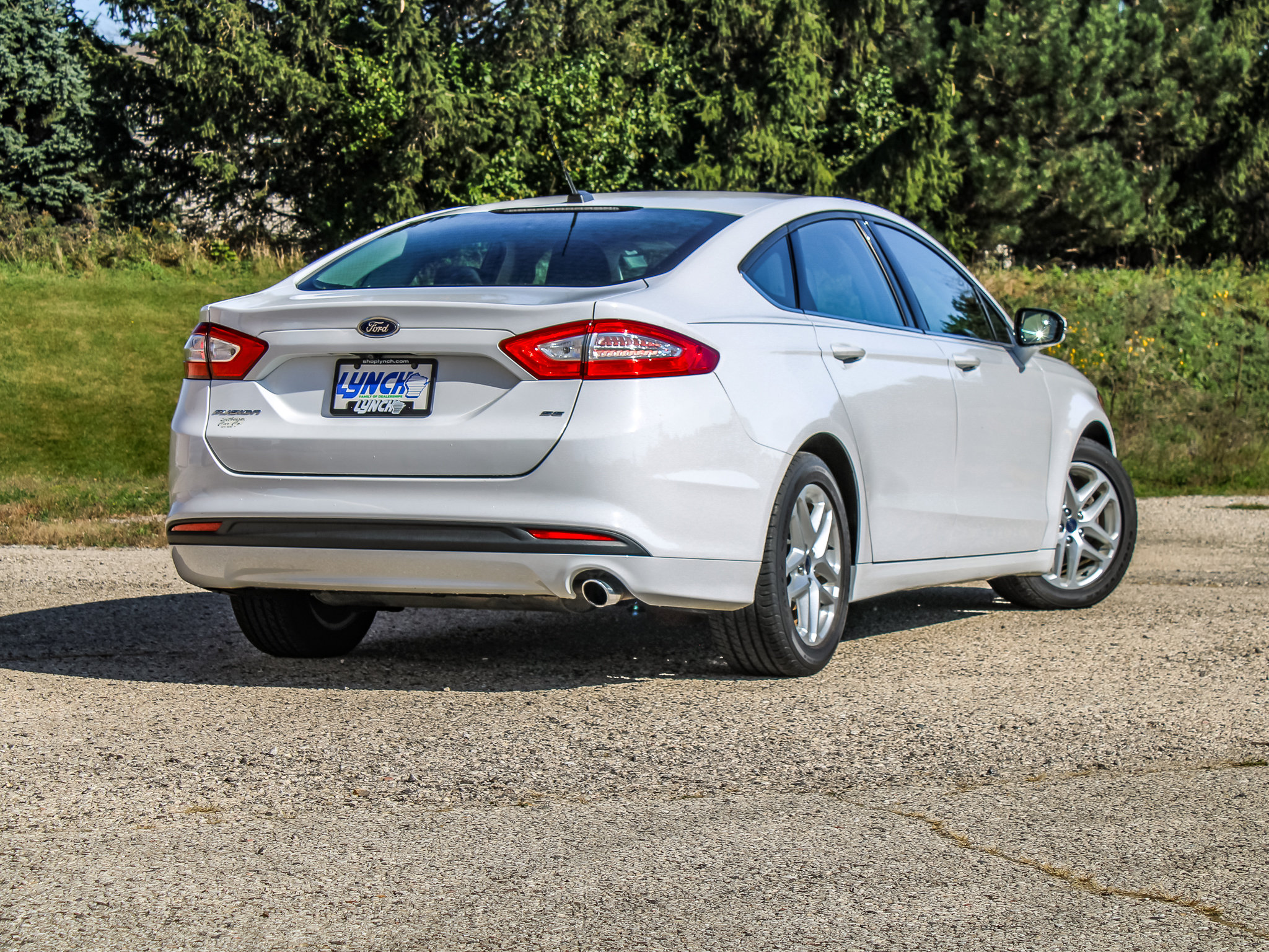 Used 2016 Ford Fusion SE FWD image 12