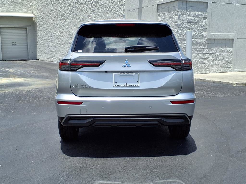 New 2025 Mitsubishi Outlander ES image 5