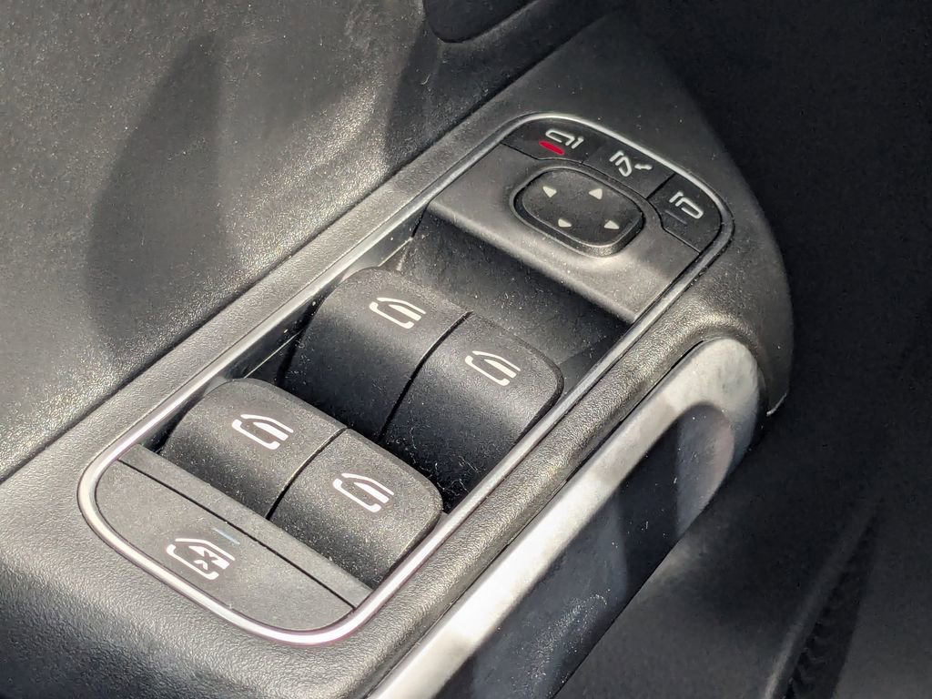 Used 2024 Mercedes-Benz GLB 250 4MATIC image 10