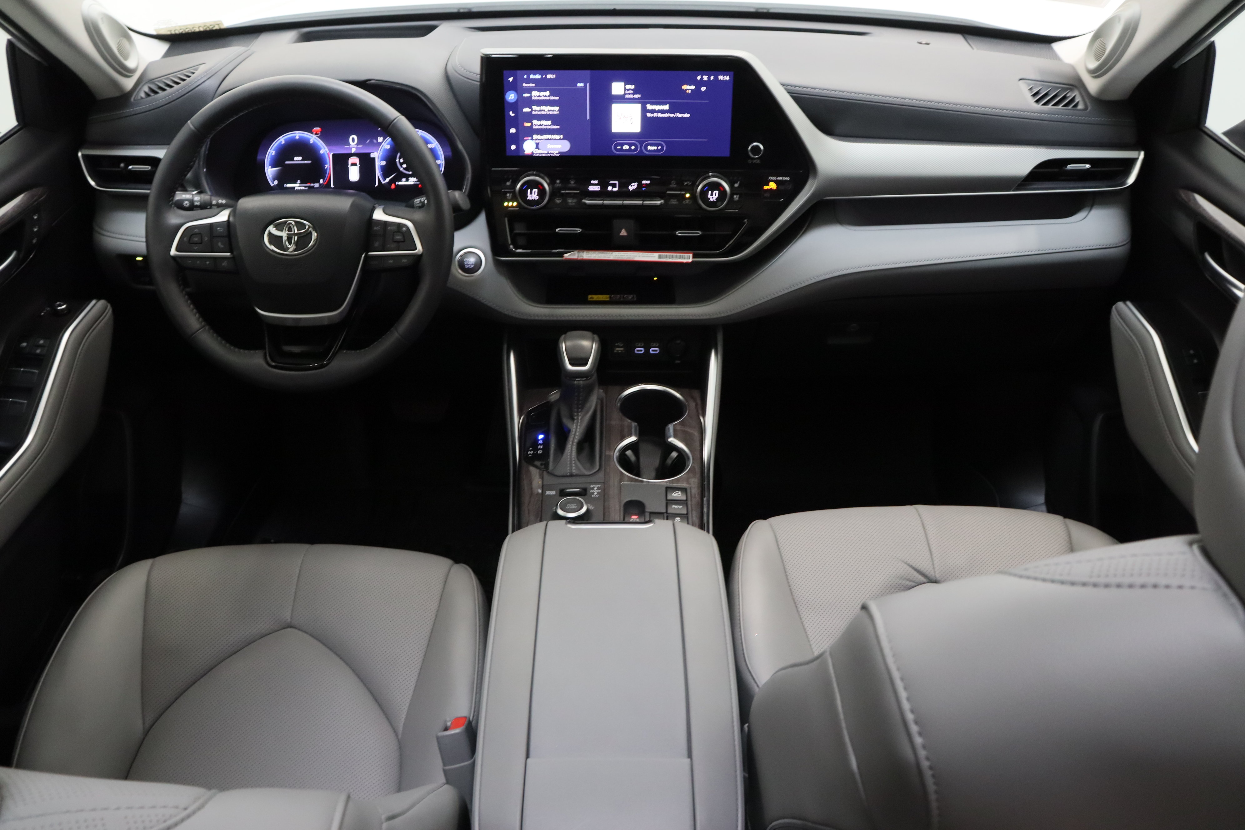 Certified 2026 Toyota Highlander Platinum AWD/4WD image 33