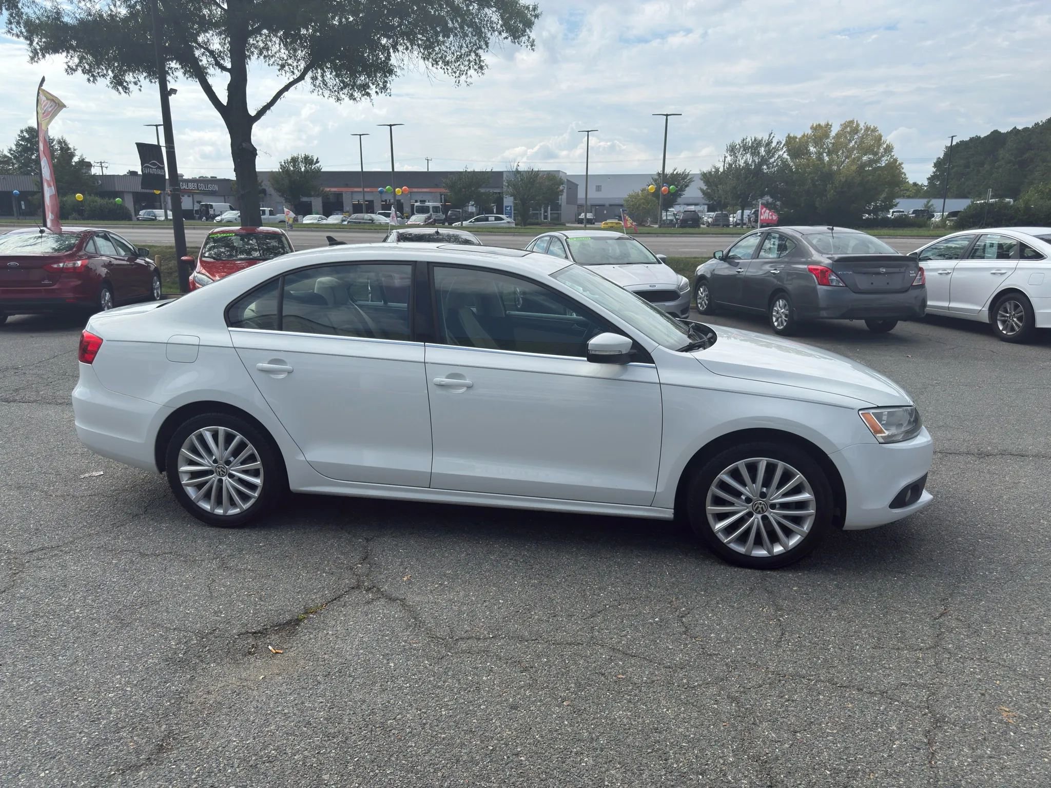 Used 2014 Volkswagen Jetta SEL image 3