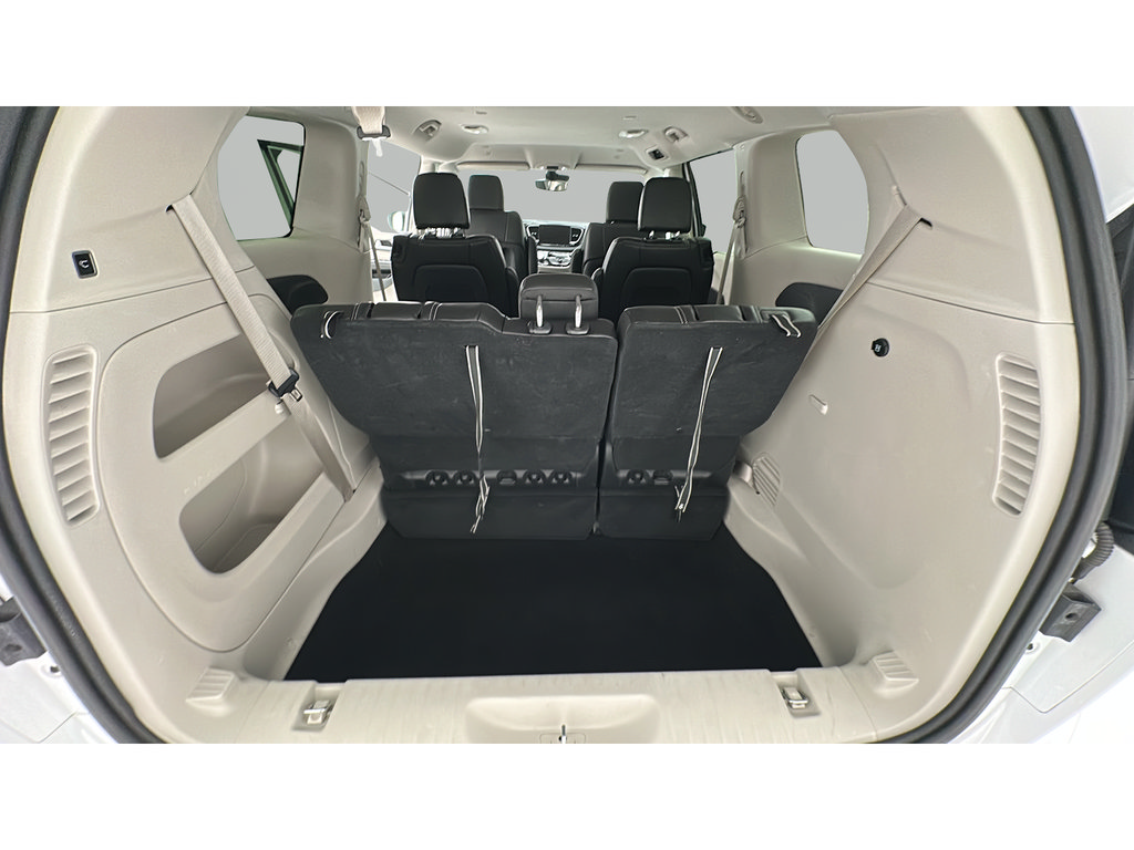 Used 2024 Chrysler Pacifica Touring-L FWD image 22