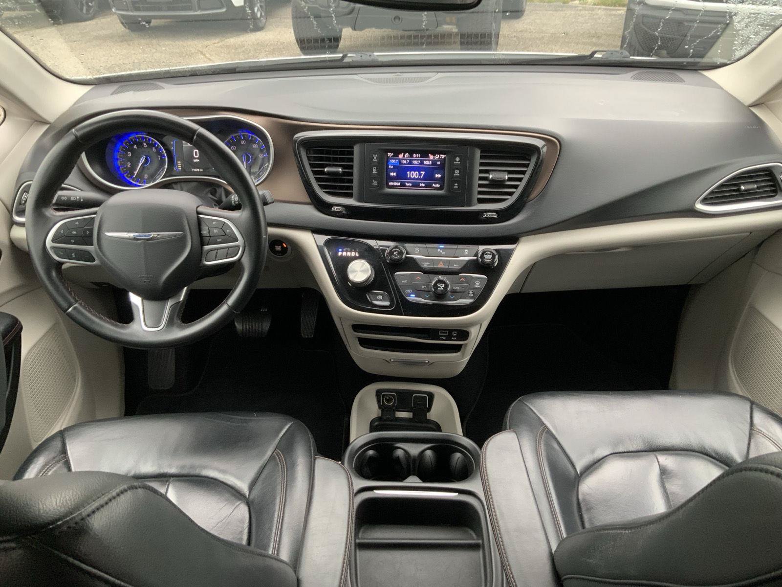 Used 2017 Chrysler Pacifica Touring-L FWD image 43