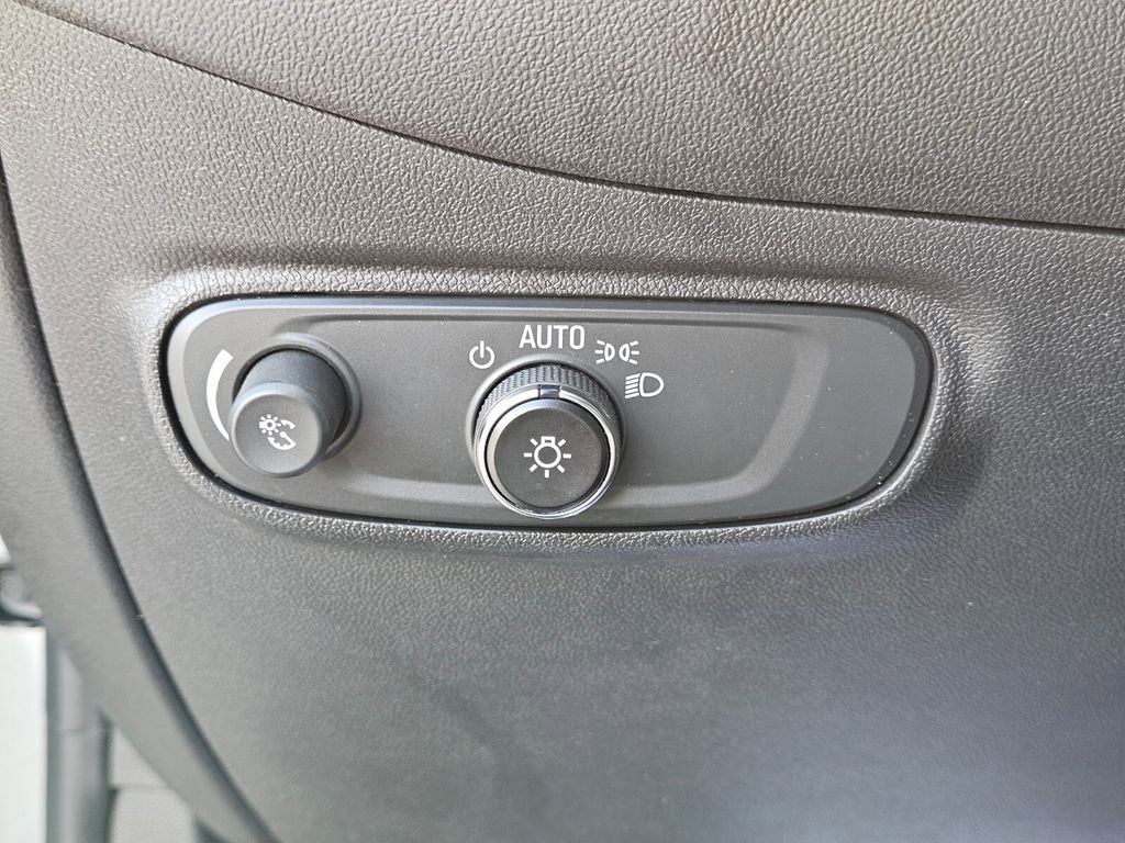 Used 2023 Chevrolet Equinox LT image 24