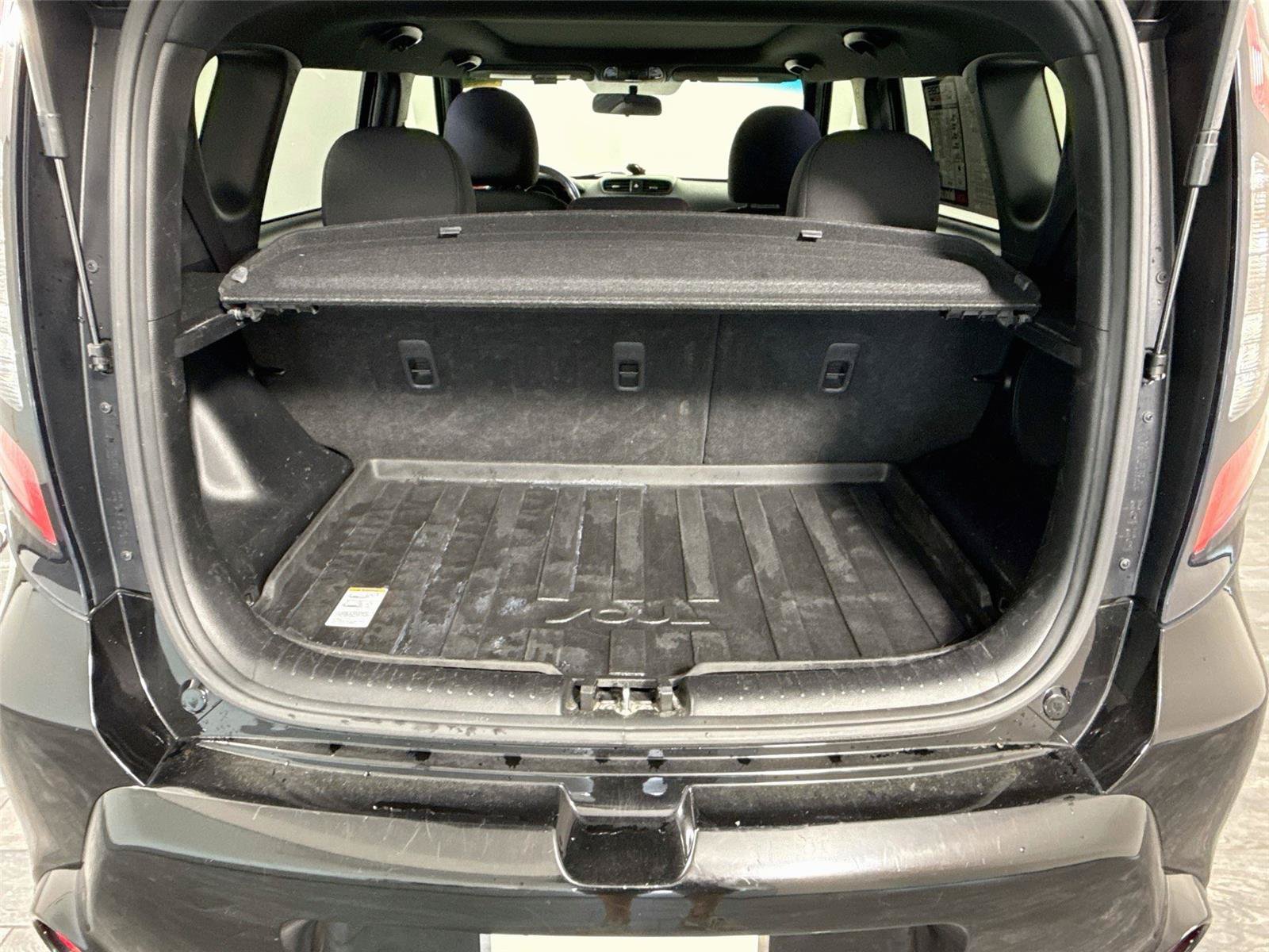 Used 2015 Kia Soul + FWD image 11