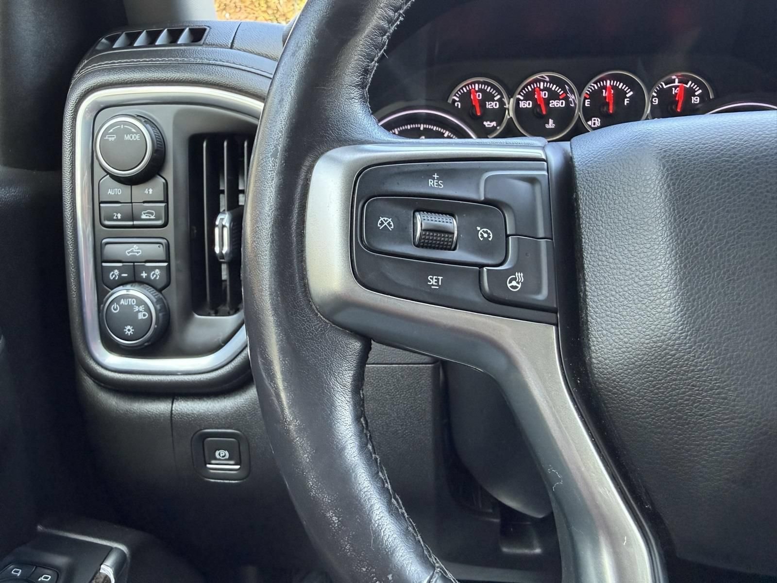 Used 2021 Chevrolet Silverado 1500 LT AWD/4WD image 32