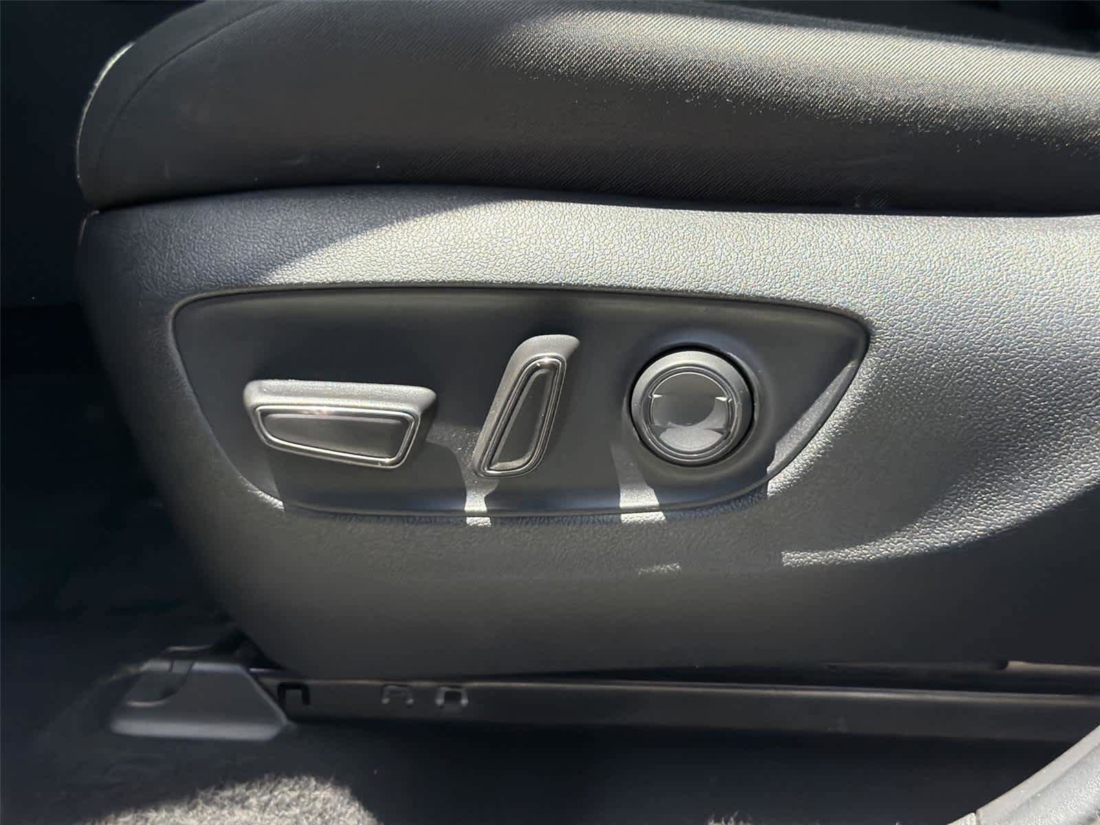 Used 2022 Toyota RAV4 XLE FWD image 23