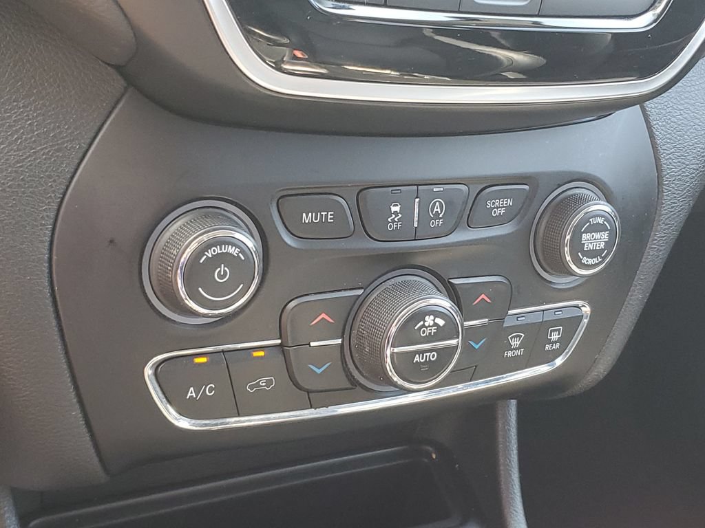Certified 2019 Jeep Cherokee Limited AWD/4WD image 29