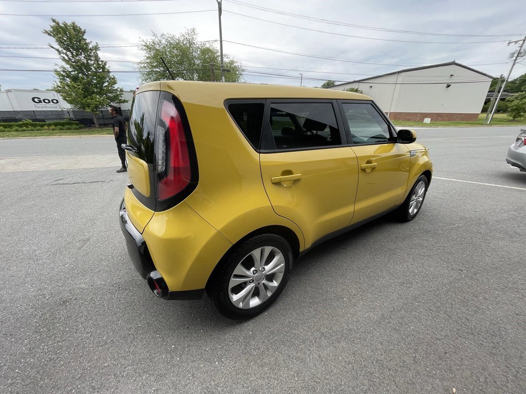 Used 2016 Kia Soul + image 6