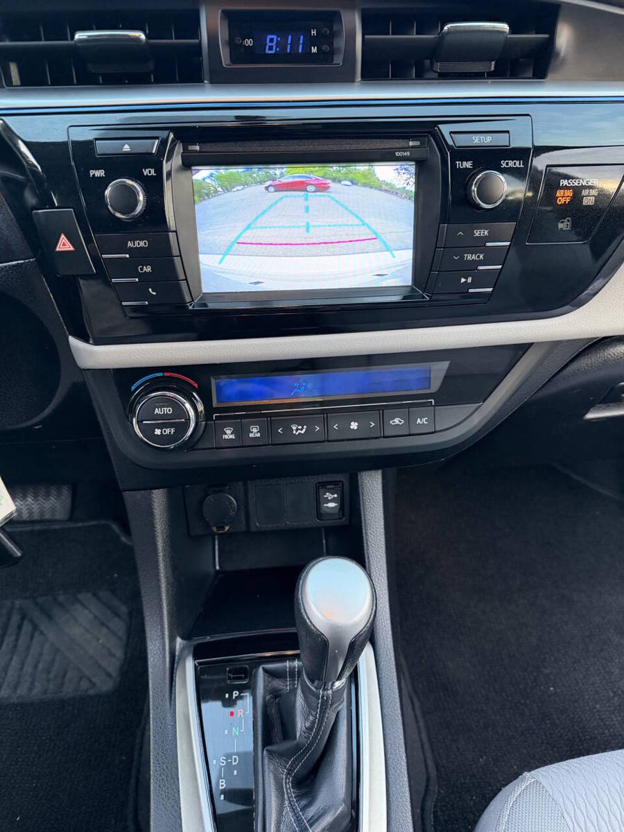 Used 2015 Toyota Corolla LE FWD image 17