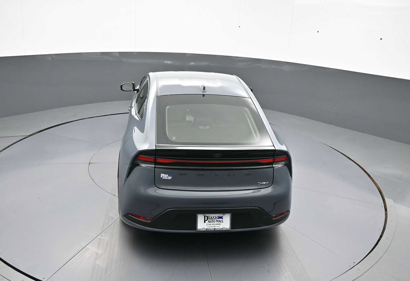 Certified 2025 Toyota Prius LE FWD image 38