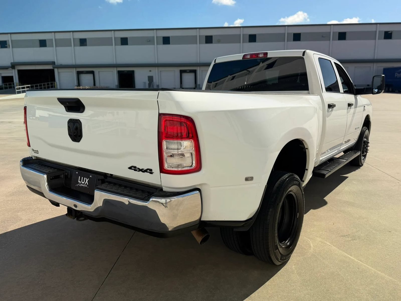 Used 2022 RAM 3500 Tradesman w/ Chrome Appearance Group AWD/4WD image 8