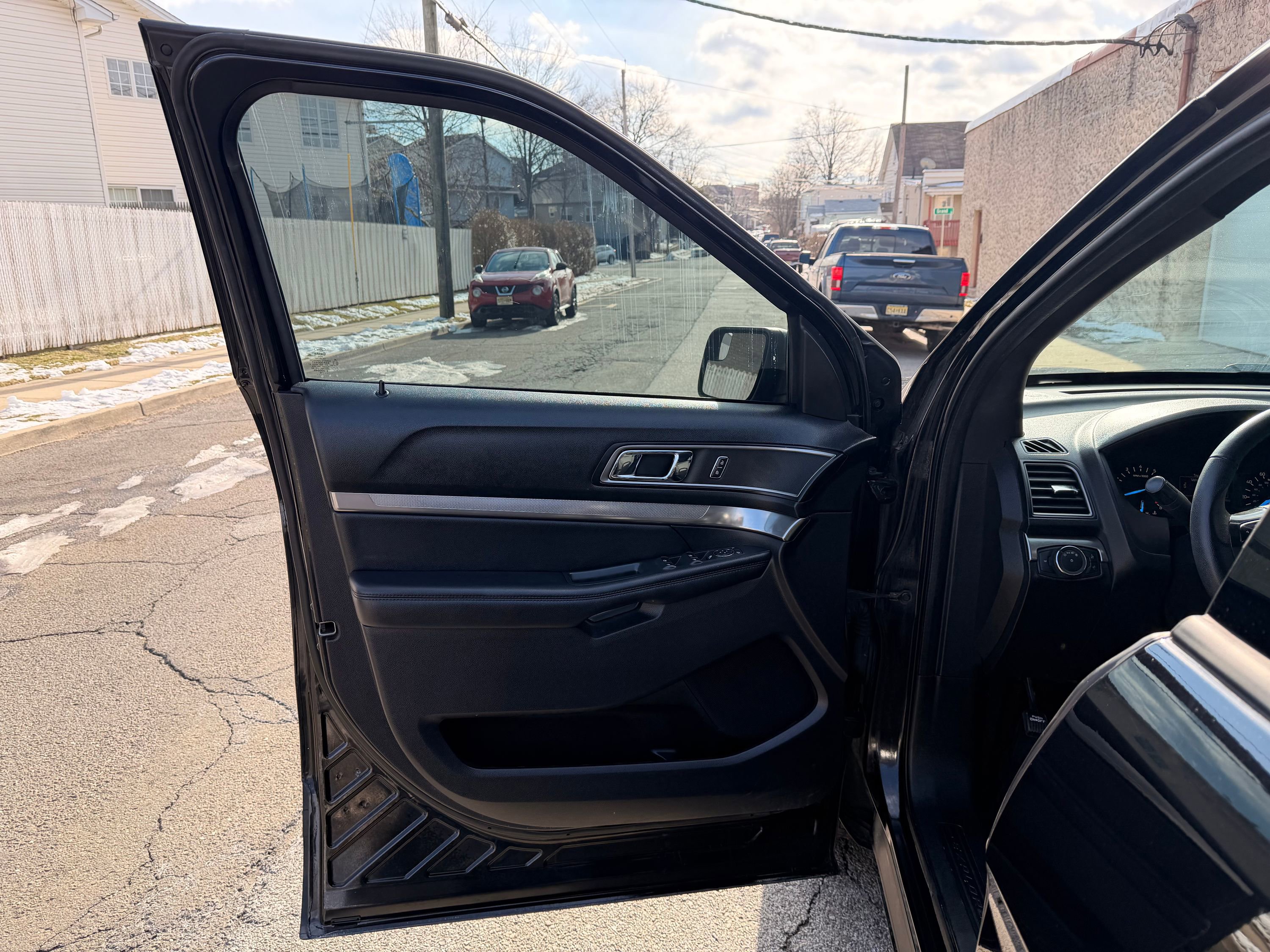 Used 2019 Ford Explorer XLT image 17