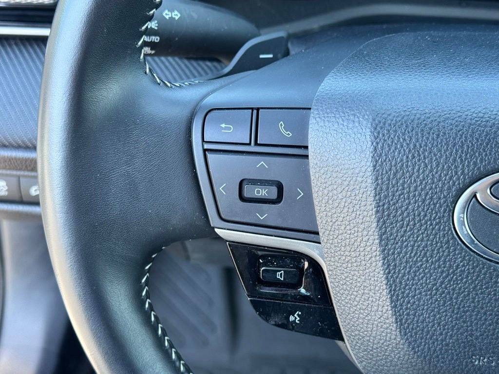 Used 2025 Toyota Camry SE w/ Convenience Package FWD image 17
