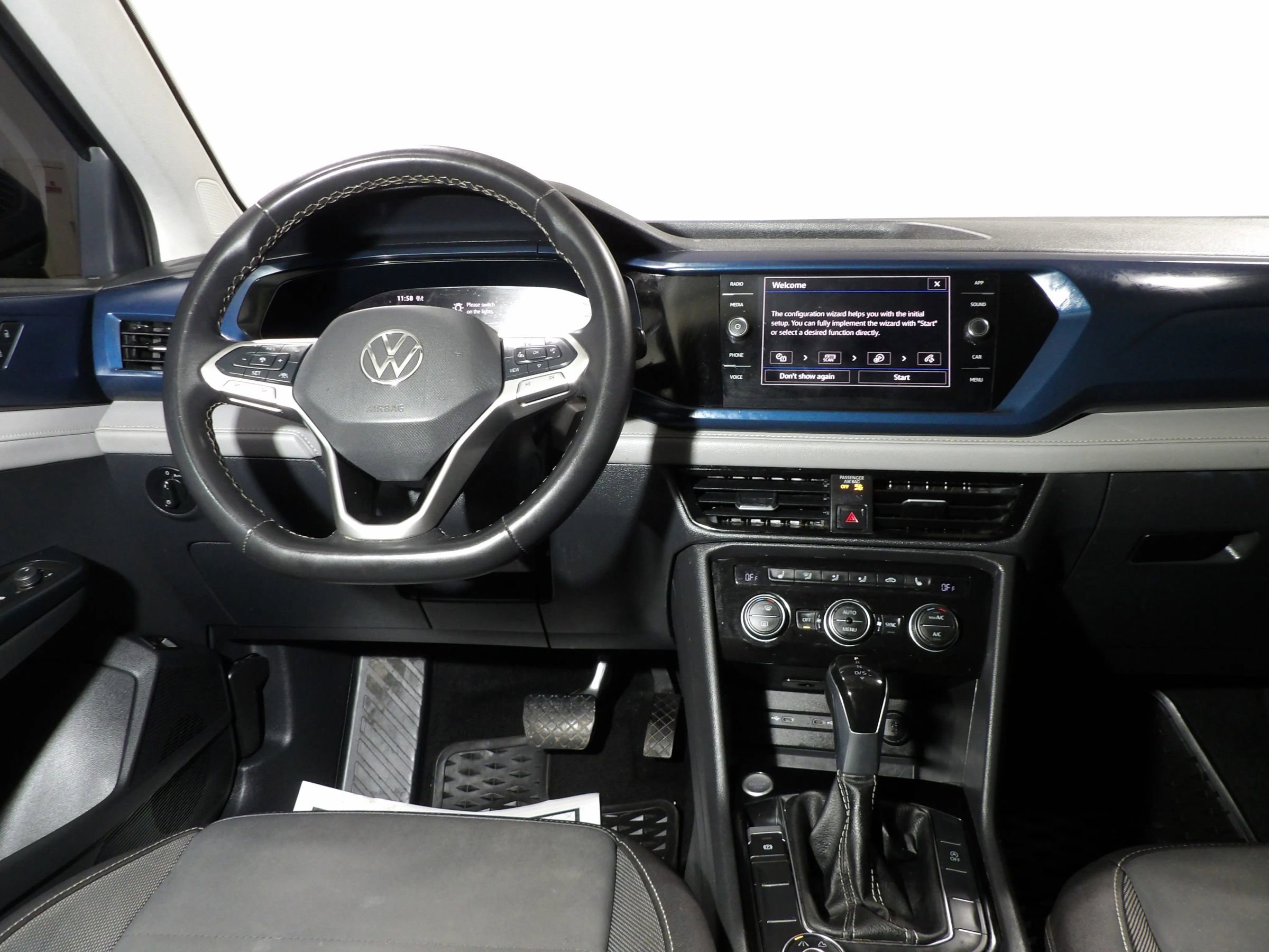 Used 2024 Volkswagen Taos SE w/ Panoramic Sunroof Package AWD/4WD image 17