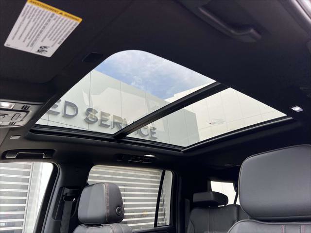 Used 2024 Chevrolet Suburban RST w/ Luxury Package AWD/4WD image 23