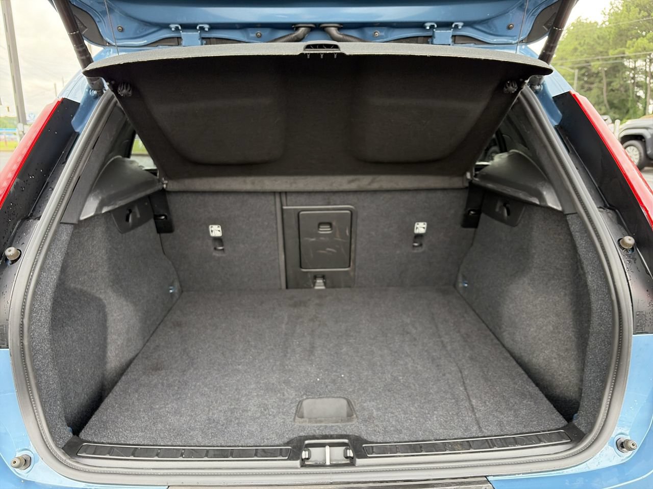 Used 2024 Volvo XC40 B5 Core AWD/4WD image 10
