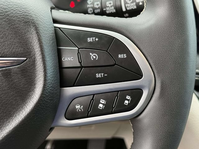 Used 2024 Chrysler Pacifica Limited FWD image 19
