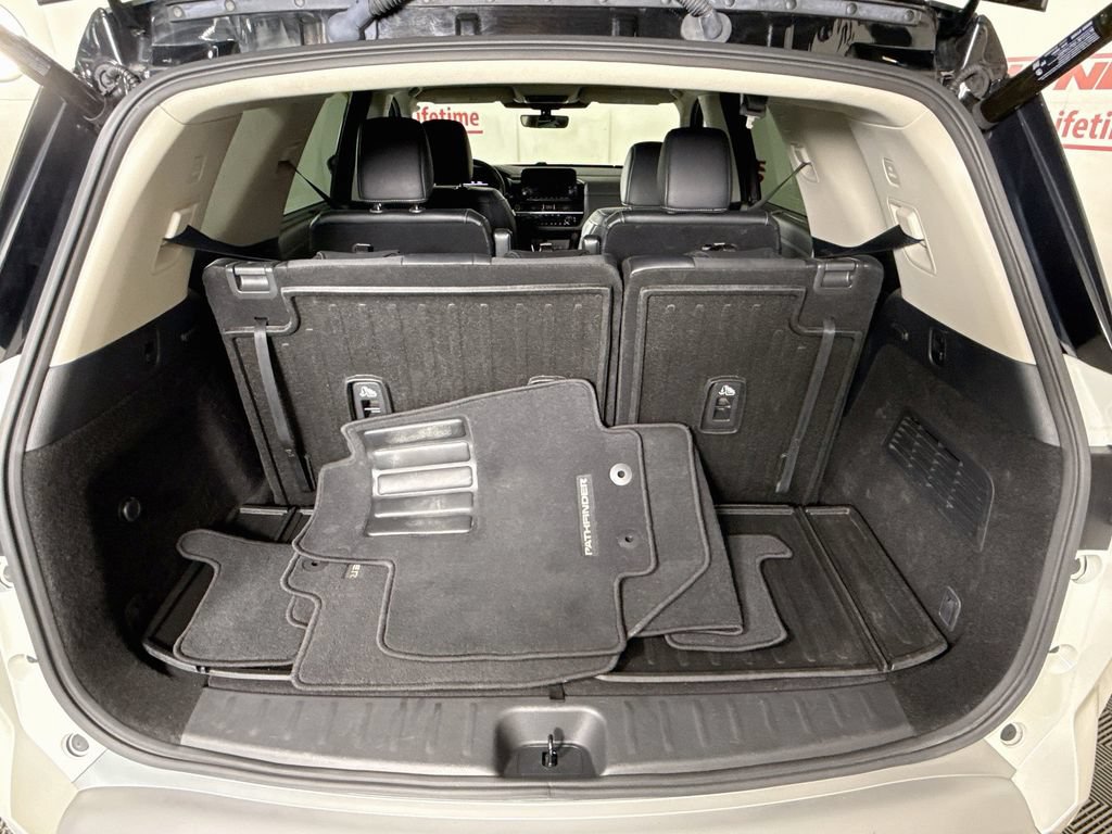 Used 2024 Nissan Pathfinder Platinum AWD/4WD image 31