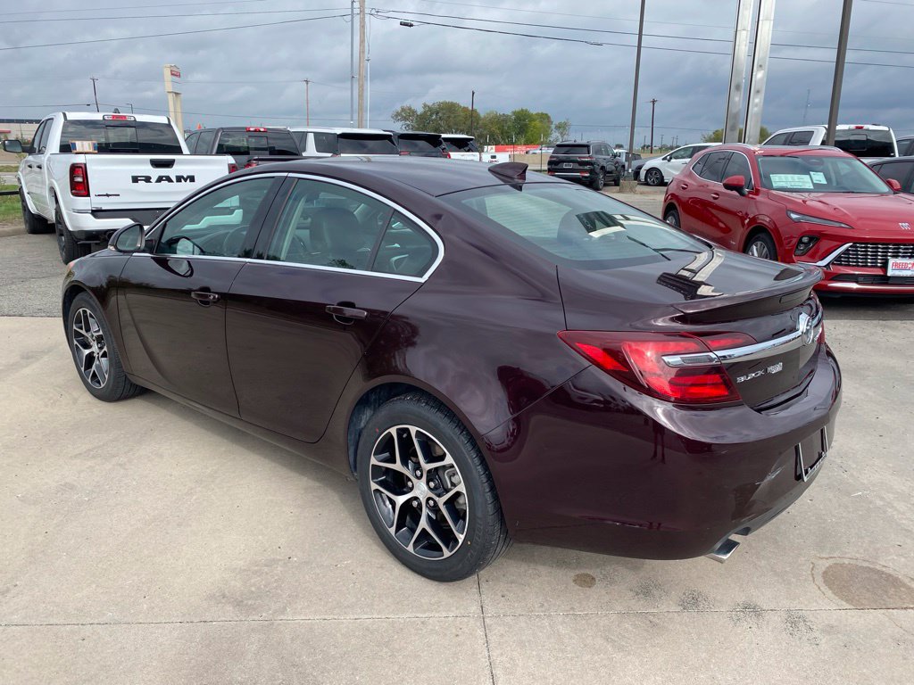 Used 2017 Buick Regal Sport Touring FWD image 3