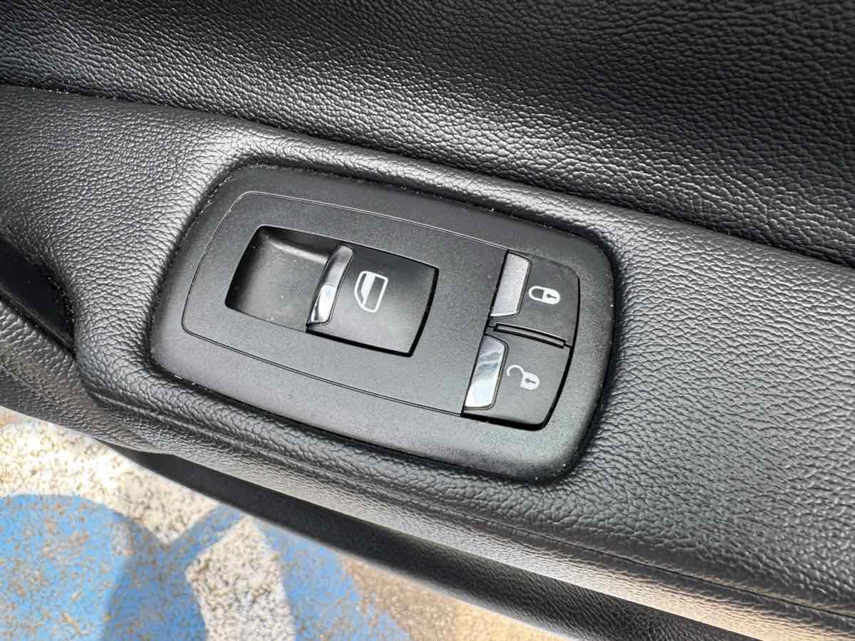 Used 2016 Maserati Ghibli RWD image 39
