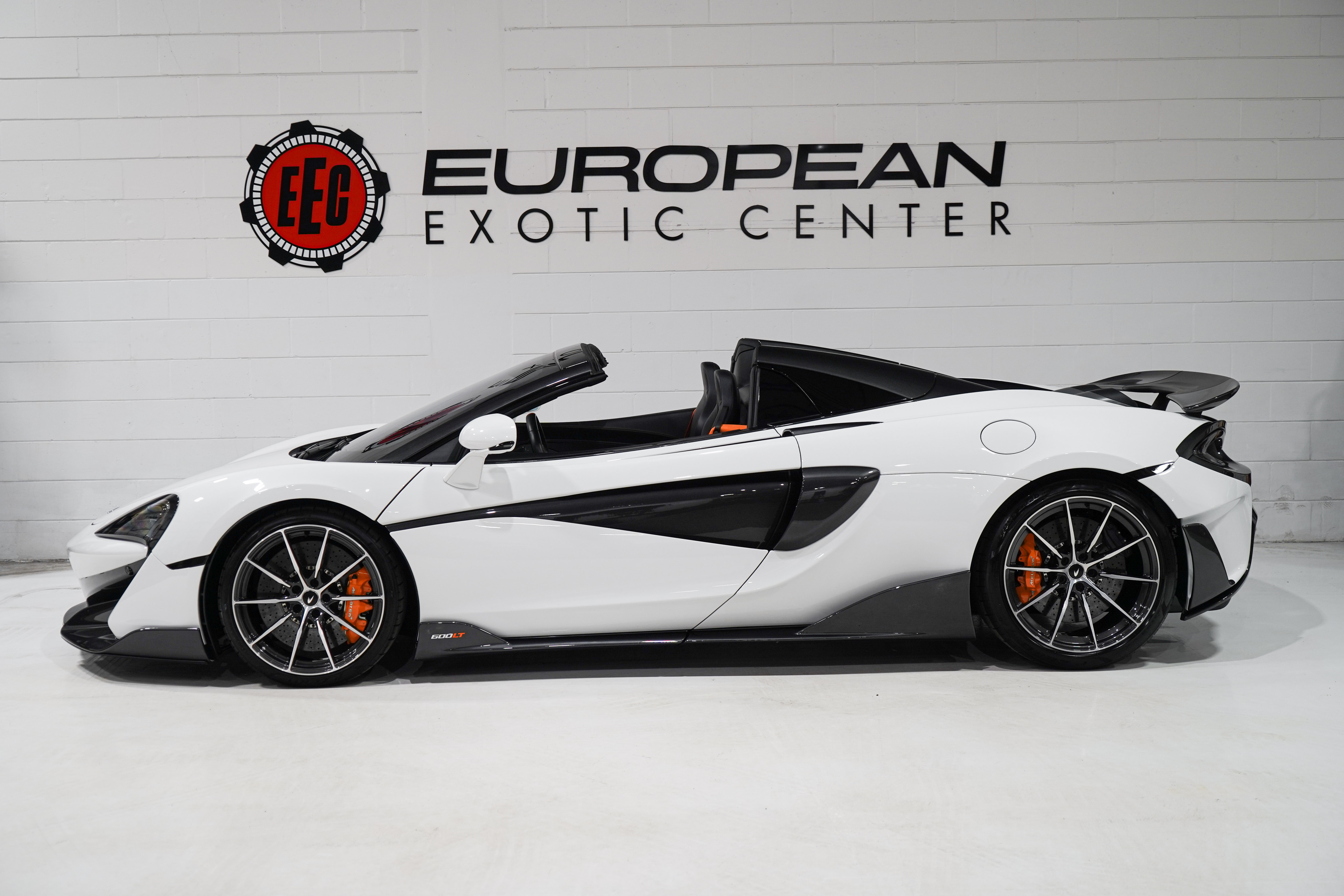Used 2020 McLaren 600LT Spider RWD image 8