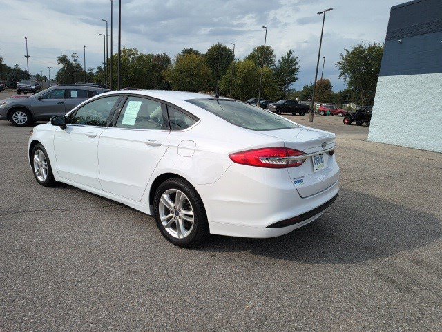 Used 2018 Ford Fusion SE image 3