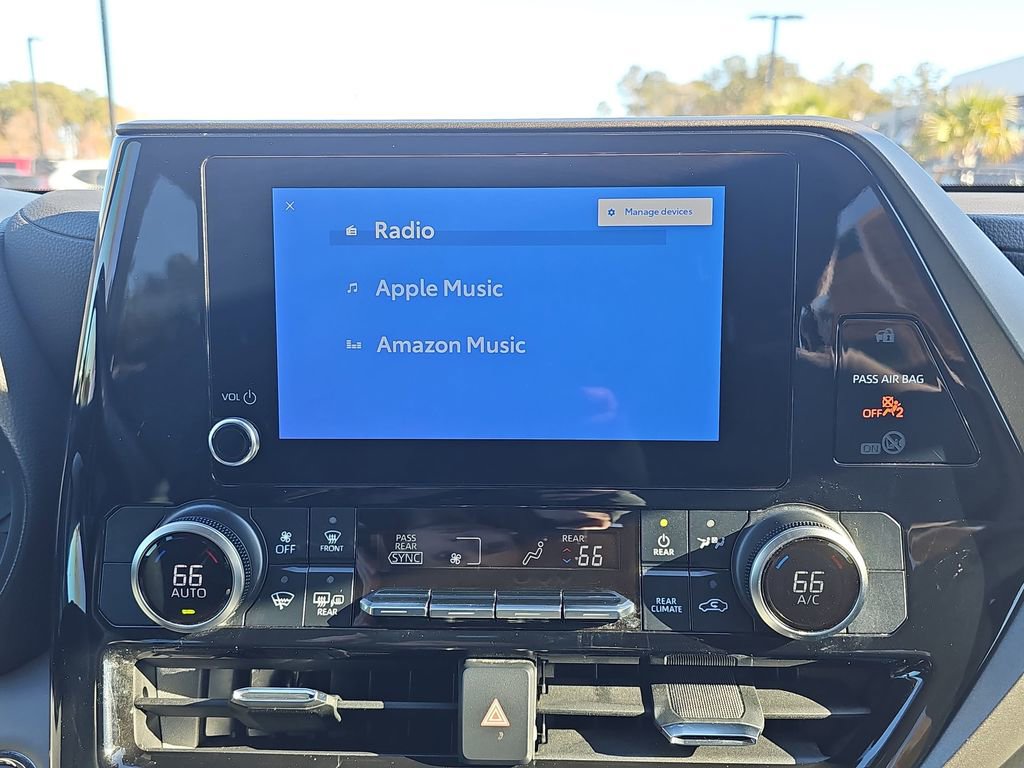 Used 2023 Toyota Highlander L image 27