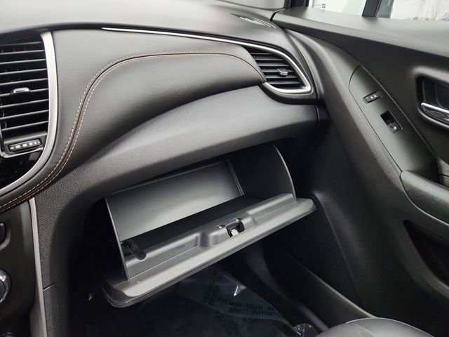 Used 2022 Chevrolet Trax LT w/ LT Convenience Package image 43