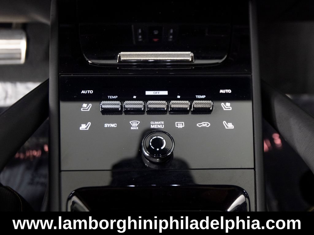 Used 2024 Porsche Cayenne Turbo GT AWD/4WD image 23
