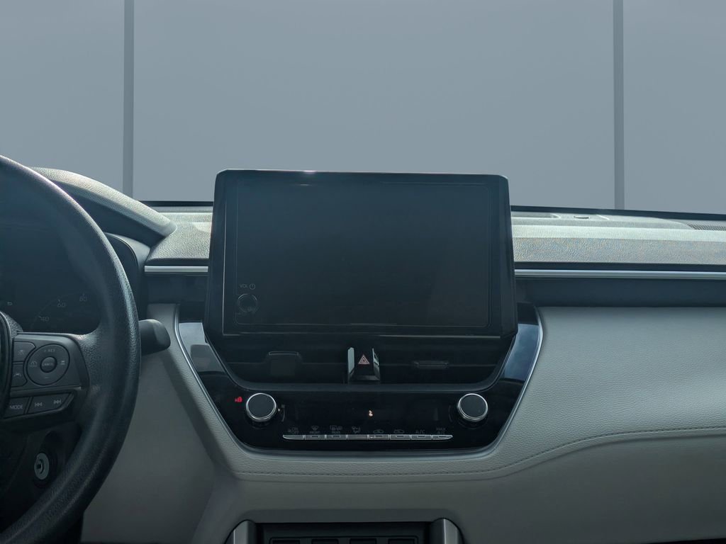 Used 2025 Toyota Corolla Cross L image 17