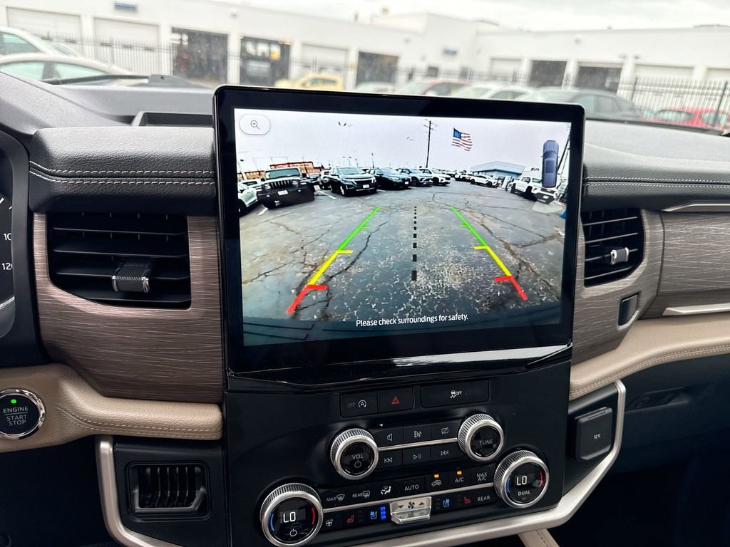 Used 2024 Ford Expedition Limited image 16