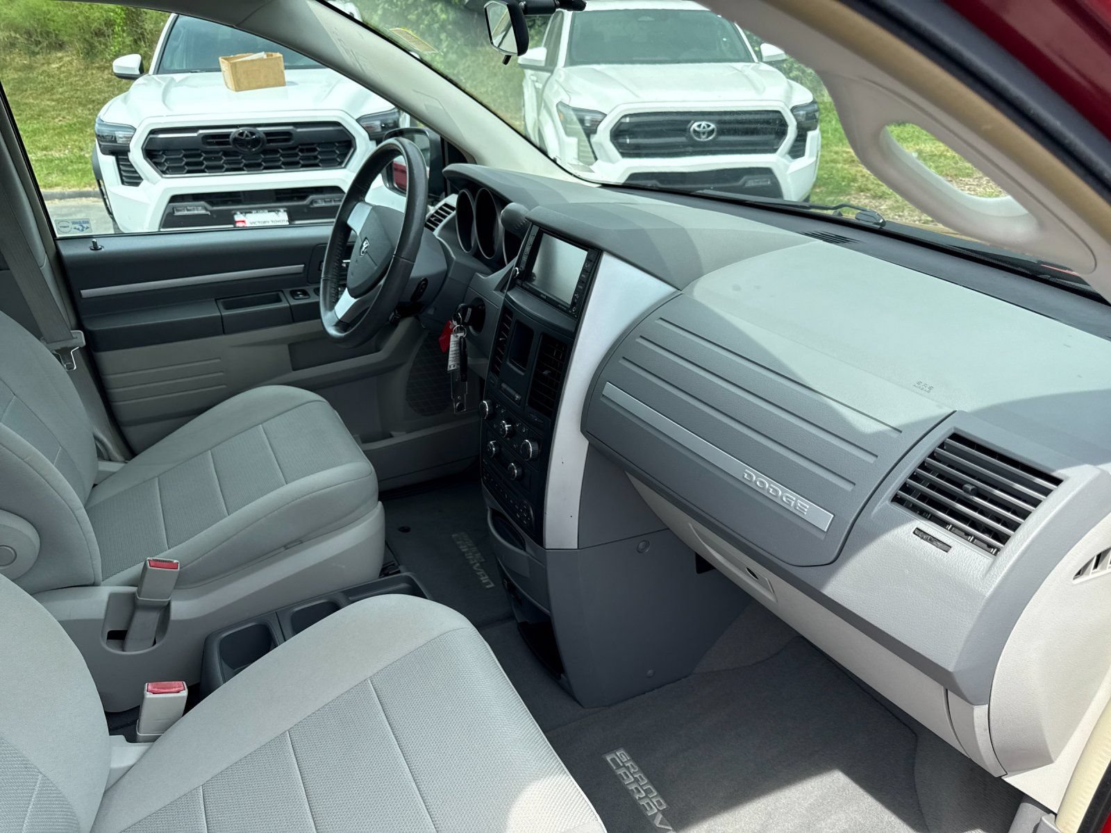 Used 2008 Dodge Grand Caravan SXT w/ Entertainment Group 2 FWD image 25