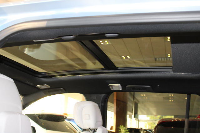 New 2027 Cadillac Vistiq Premium Luxury w/ LPO, Floor Liner Package AWD/4WD image 13