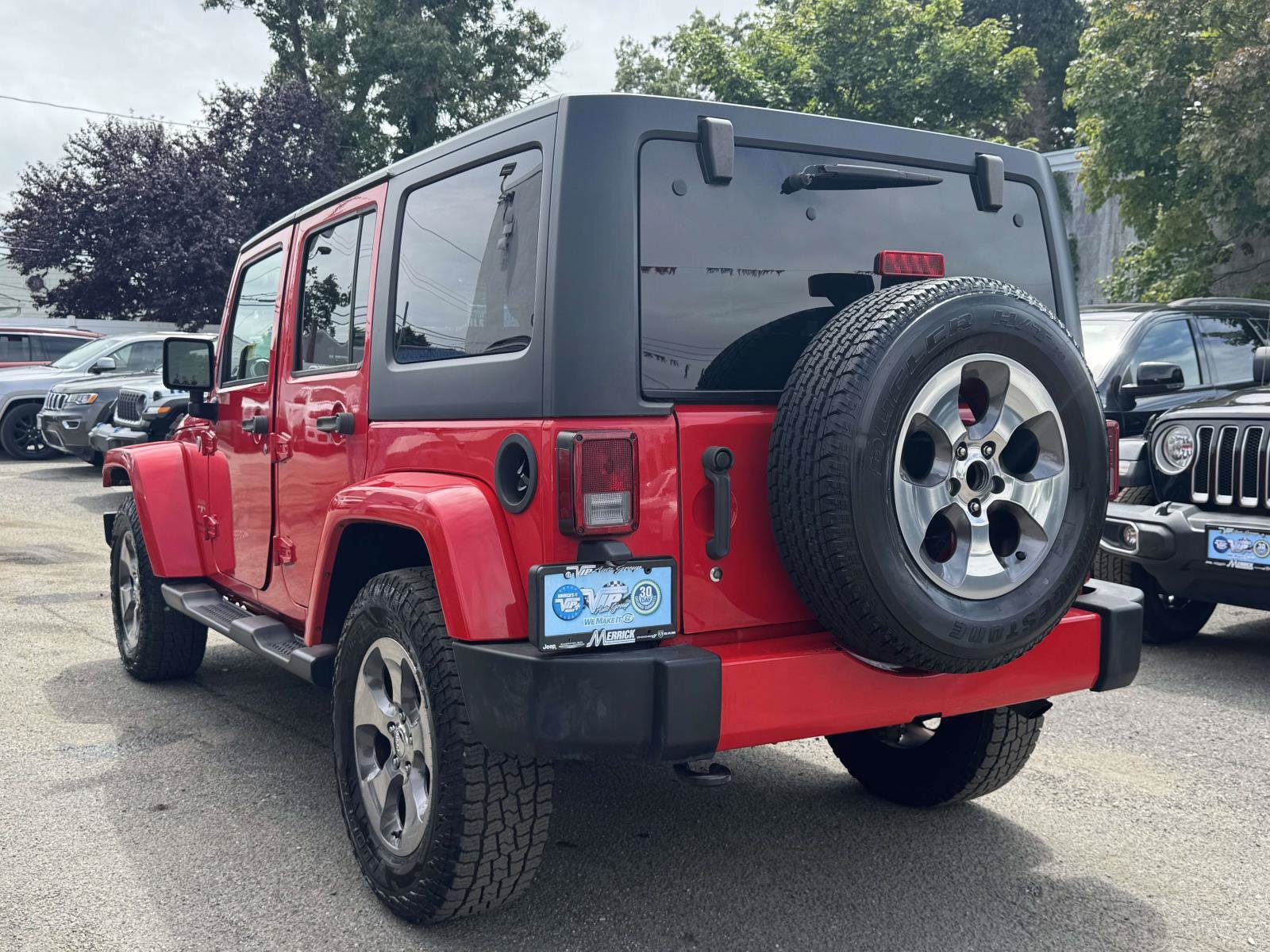 Used 2018 Jeep Wrangler Unlimited Sahara w/ Connectivity Group AWD/4WD image 8