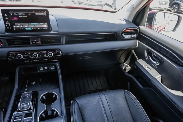 Used 2025 Honda Pilot Elite image 18