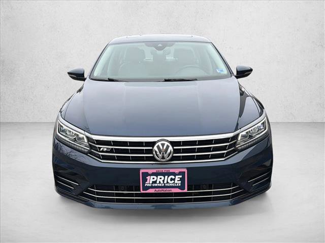 Used 2019 Volkswagen Passat 2.0T SE R-Line image 2