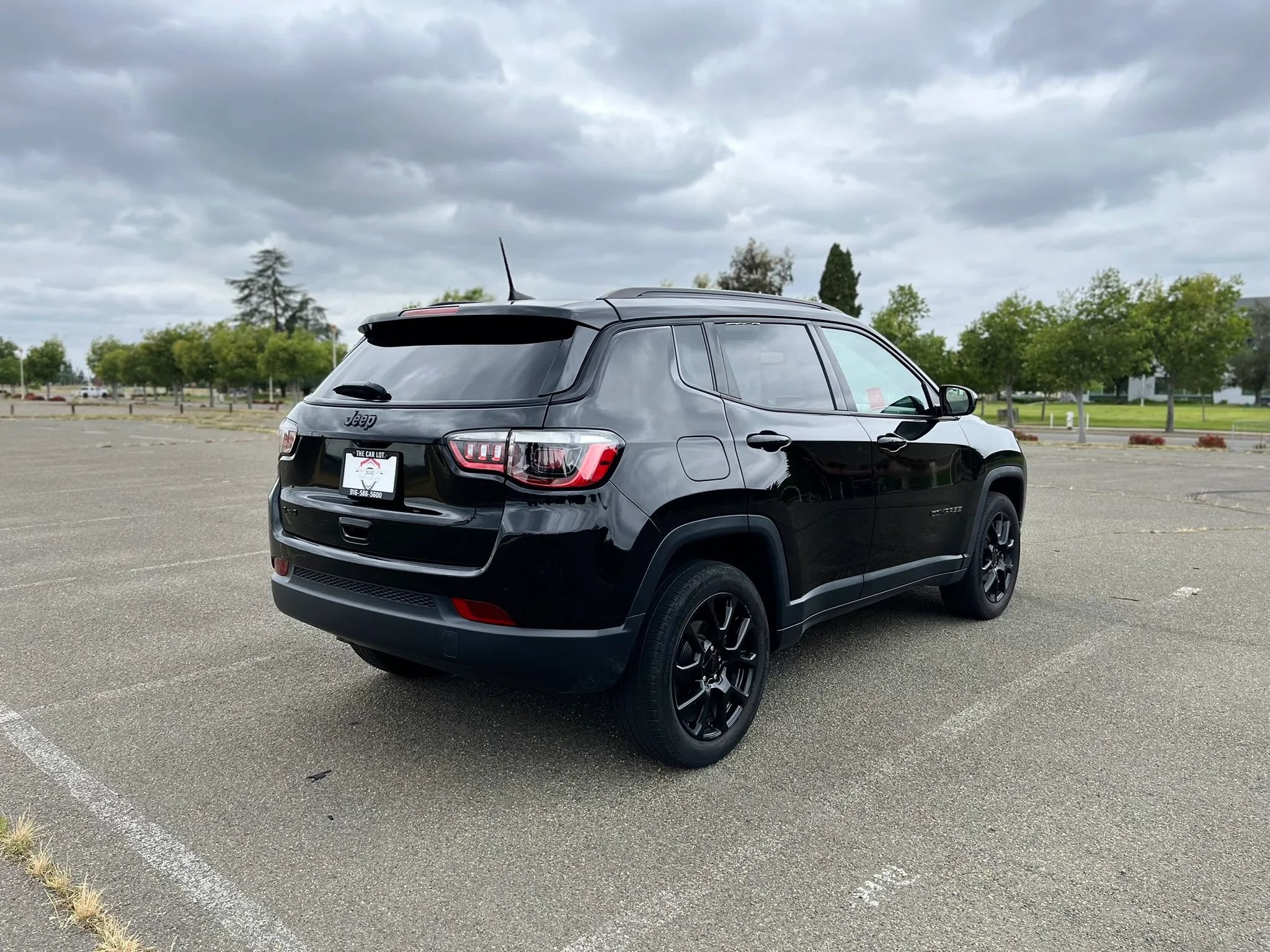Used 2023 Jeep Compass Latitude AWD/4WD image 5