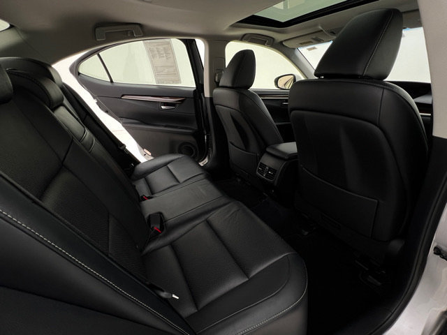 Used 2013 Lexus ES 350 w/ Luxury Pkg FWD image 14