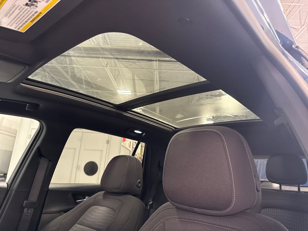 New 2026 Chevrolet Equinox LT w/ Safety and Technology Package FWD image 3