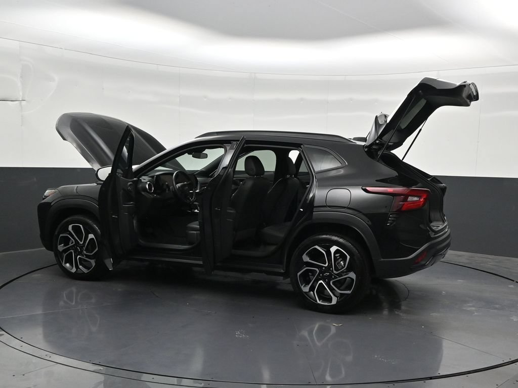 Used 2025 Chevrolet Trax RS FWD image 34